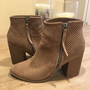 Universal thread booties